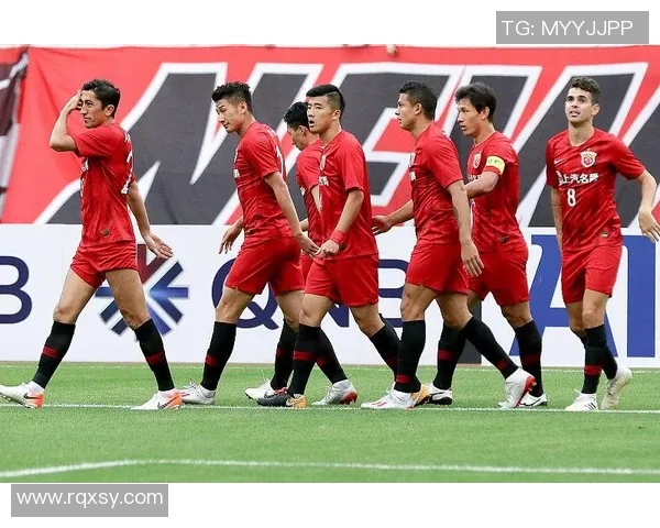 上港主场迎战北京人和力争全取三分争夺联赛冠军荣耀 上港主场迎战北京人和力争全取三分争夺联赛冠军荣耀